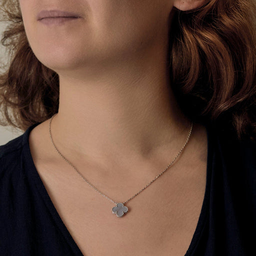 Van Cleef & Arpels -Vintage Alhambra - Collier en or gris et calcédoine 58 Facettes DV0830-28