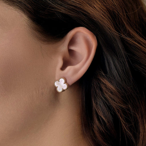 Boucles d'oreilles Van Cleef & Arpels- Vintage Alhambra- Boucles d'oreilles en or jaune et nacre 58 Facettes DV0830-30