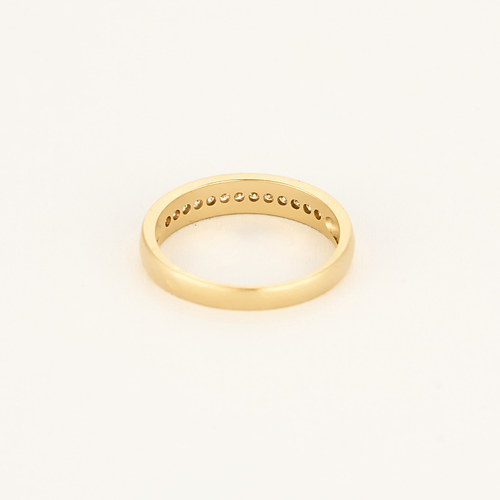 Jemný prsten z žlutého zlata s diamanty