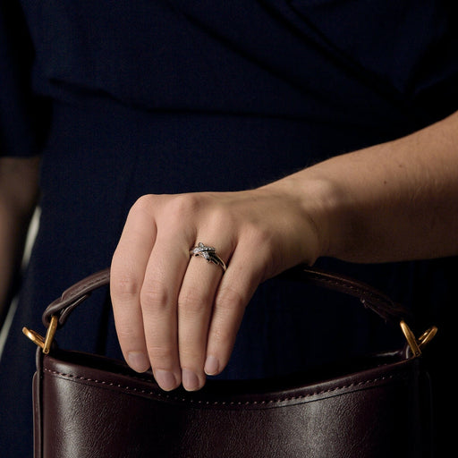 Bague 53 CHAUMET - Lien croisés - Bague or blanc et diamants 58 Facettes DV22110-1