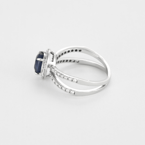 Ring i 14K vitguld, safir och diamanter