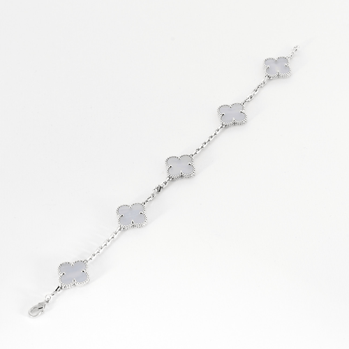 Van Cleef &Arpels -Vintage Alhambra- Rannekoru valkokullasta ja kalsedonista