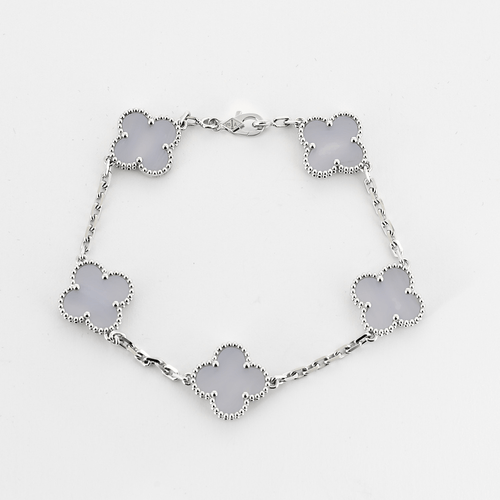 Van Cleef &Arpels -Vintage Alhambra- Rannekoru valkokullasta ja kalsedonista