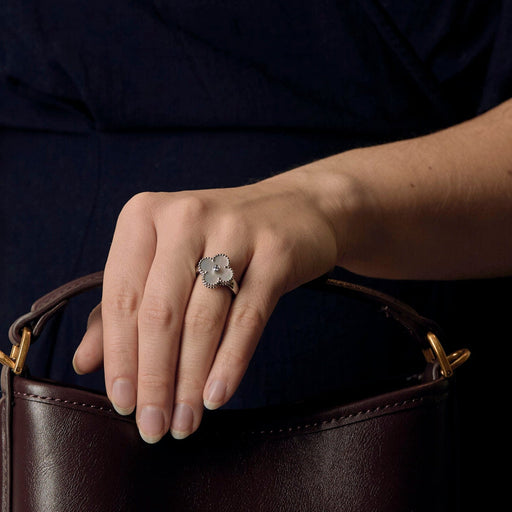 Van Cleef & Arpels - Alhambra - Ring in white gold, mother-of-pearl and diamond