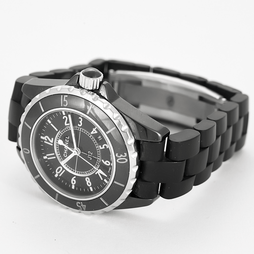 CHANEL - J12 - Uhr aus Keramik