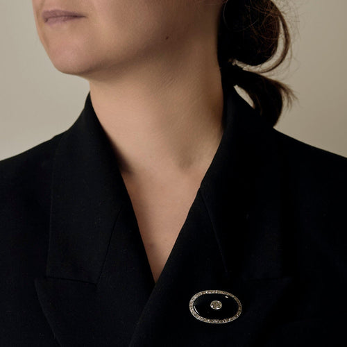 Broșă Art Deco în Platină, aur gri, onix și diamante