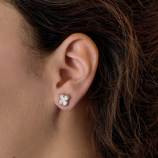 Van Cleef & Arpels Sweet Alhambra Valkoisesta helmestä ja valkokullasta valmistetut korvakorut