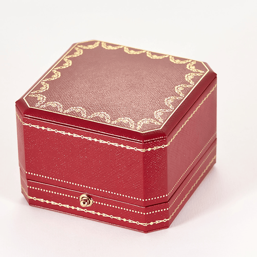 Cartier Sormus Trinity valkokultaa ja keramiikkaa