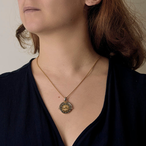 BULGARI - TONDO Zodiak - Přívěsek ze žlutého zlata a oceli.