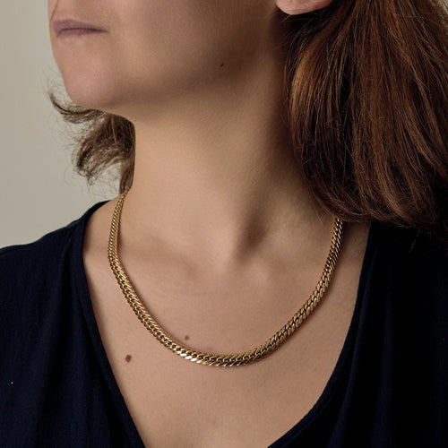 Sarı altından yapılmış zincir kolye