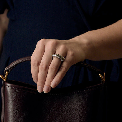 Beyaz altın ve pırlanta bombeli yüzük