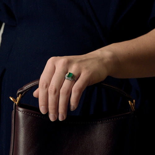 Пръстен от бяло злато, изумруд и диаманти