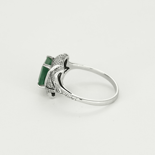 Пръстен от бяло злато, изумруд и диаманти