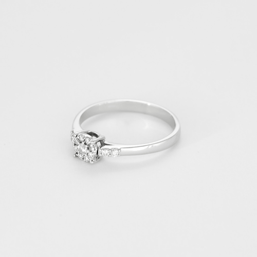 Prsten z bílého zlata a diamantů, iluzorní osazení