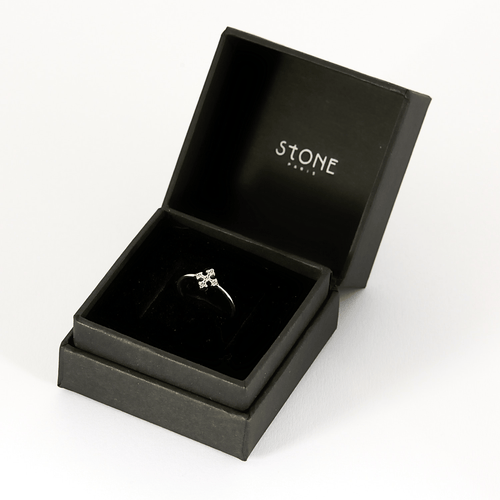 STONE - Bague "Croix" en or gris et diamants