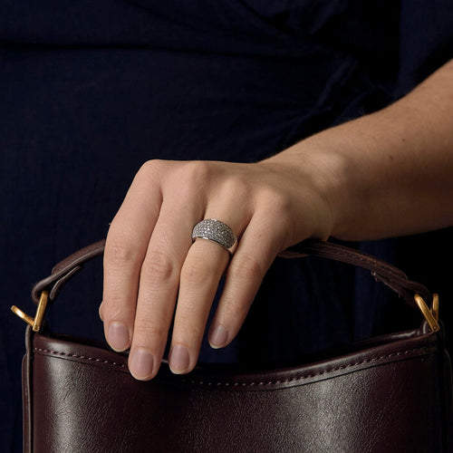 MAUBOUSSIN - Det är du som är stjärnan - Klotring i vitt guld med små diamanter.