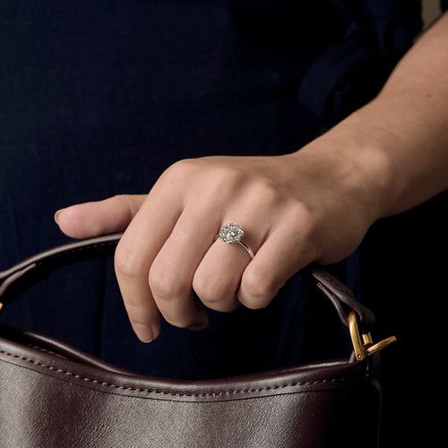 Prsten Sedmikráska z bílého zlata a diamantů