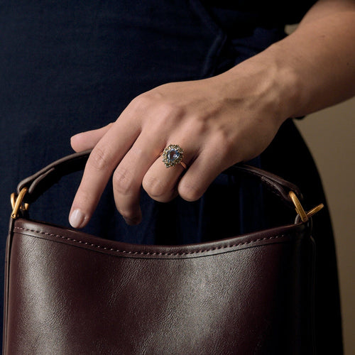 Prsten Sedmikráska ze žlutého zlata, se safírem a diamanty