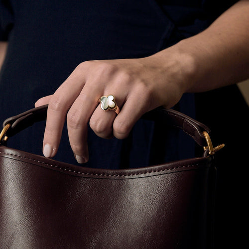 Van Cleef & Arpels - Pure Alhambre - Пръстен от жълто злато и бял седеф