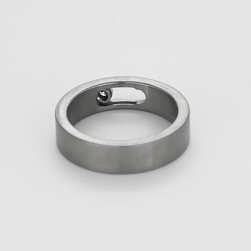 Messika, Ring aus der Move Titanium Kollektion, kleines Modell.
