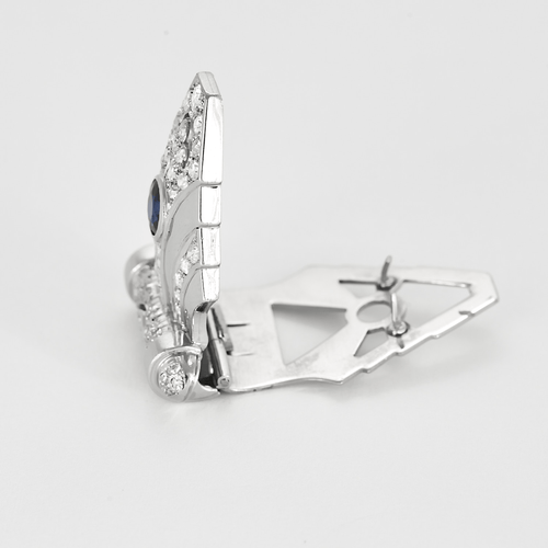 Kopča Art Deco u Platinum, sivo zlato, dijamanti i safir