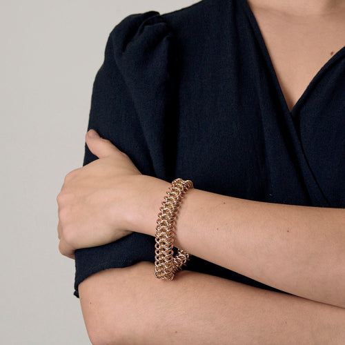 Armband aus Roségold mit Kettenglied fantasievoll ziseliert