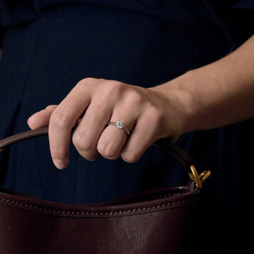Cartier，单钻戒 1895 - 金色或灰色和钻石