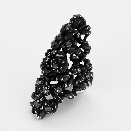 Repossi - "Nérée" - 黑化黄金与黑钻石戒指