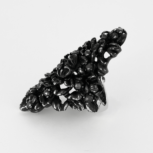 Repossi - "Nérée" - 黑化黄金与黑钻石戒指