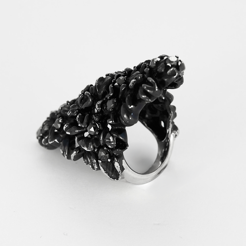 Repossi - "Nérée" - 黑化黄金与黑钻石戒指