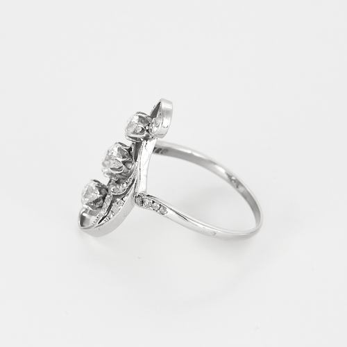 白金钻石戒指，镶嵌钻石