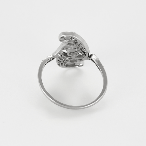 白金钻石戒指，镶嵌钻石