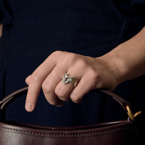 Laurent Tschiegg - Modernistisk ring i hvidguld og diamanter