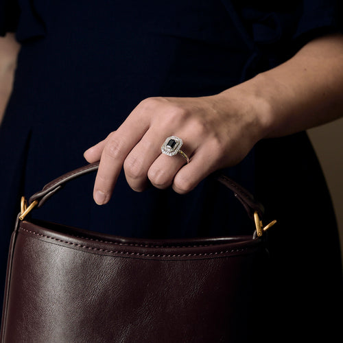 Witgouden ring, saffier en diamanten