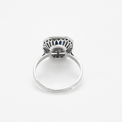 Witgouden ring, saffier en diamanten
