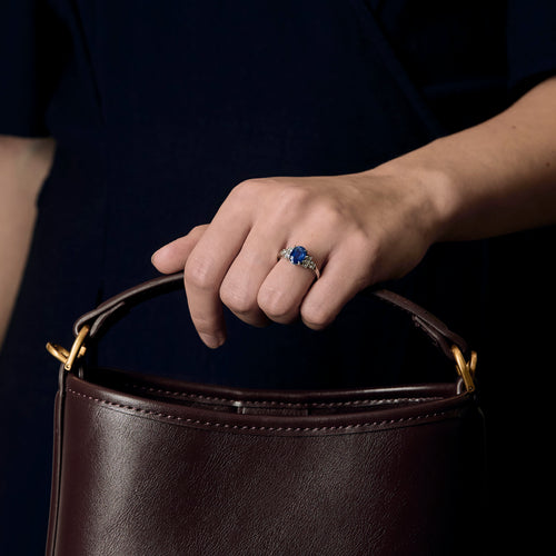Bague en platine, saphir et diamants
