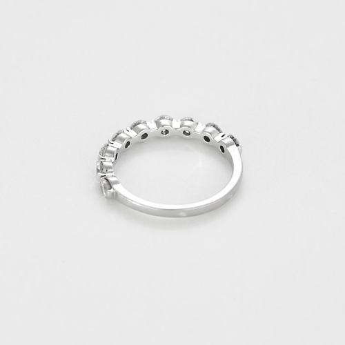 Half Wedding band in white gold and diamonds