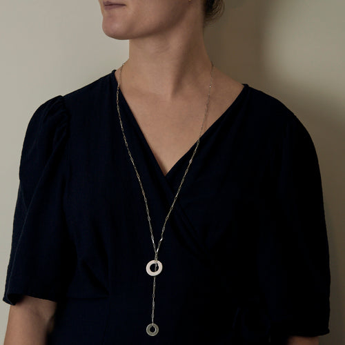 DINH VAN - Mål - Slarvig halsband i vitt guld