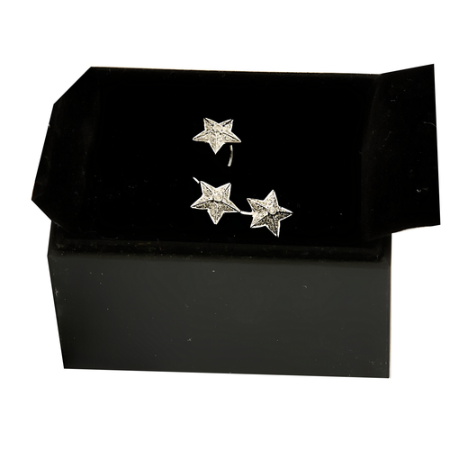 Diane Kordas - Valkokultainen yksittäinen korvakoru Tähdet-kuviolla ja timanteilla