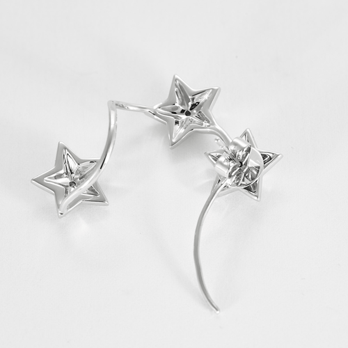 Diane Kordas - Mono boucle en or blanc à motif d'étoiles et diamants 58 Facettes DV26622-1