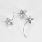 Diane Kordas - Mono boucle en or blanc à motif d'étoiles et diamants 58 Facettes DV26622-1