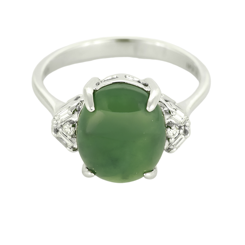 Ring aus Graugold, Jade-Jadeit und Diamanten