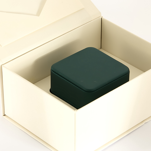 Bague Solitaire en or jaune, saphir et diamants