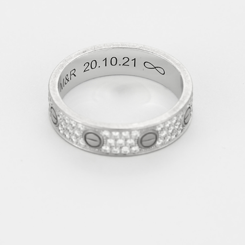 CARTIER - Love Bague - Petit Modèle - en or gris et diamants.