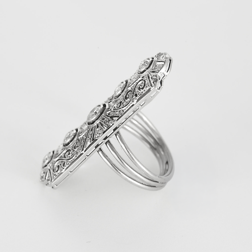 Bague de style Art déco en platine et or blanc, diamants