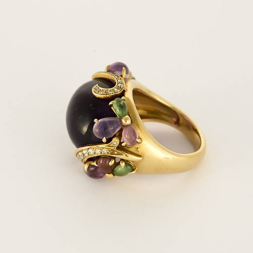Importante bague en or jaune, diamants, améthystes, tourmalines et péridots
