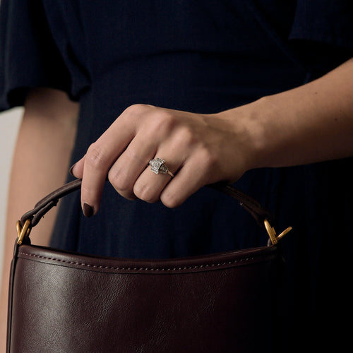 Ring aus Platin und Diamanten