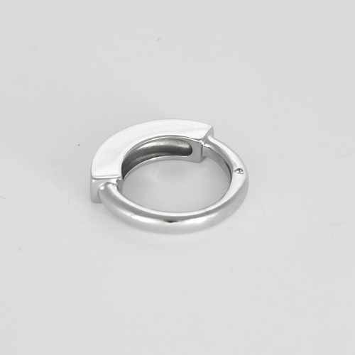 Prsten z bílého zlata s můstkem