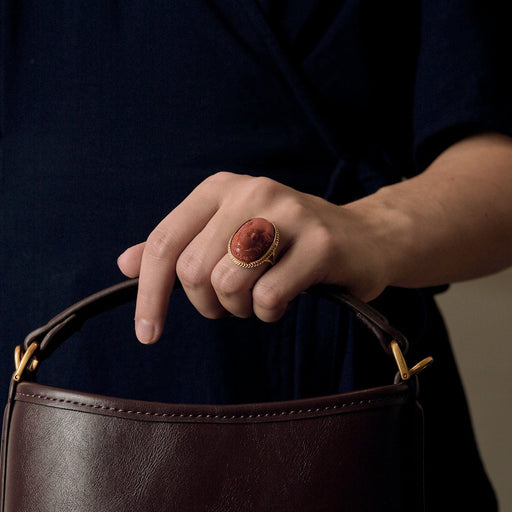 Important ring in yellow gold, cameo coral