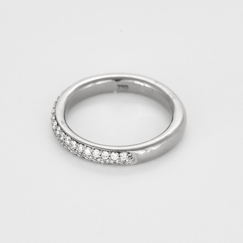 Fede nuziale in oro bianco e diamanti